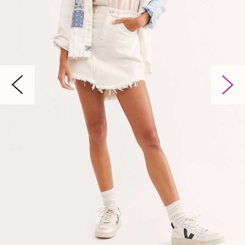 NWT FREE PEOPLE SKIRT SIZE 24 DENIM BAILEY OFF WHITE WITH FRINGE HEM
